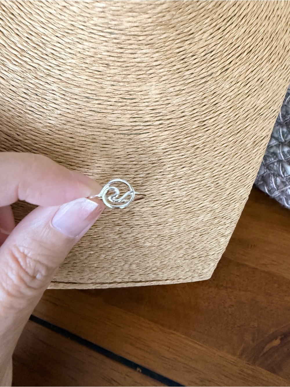 Delicate Twisted Wave Circle Ring in Silver Tone Size 7. NWOT.